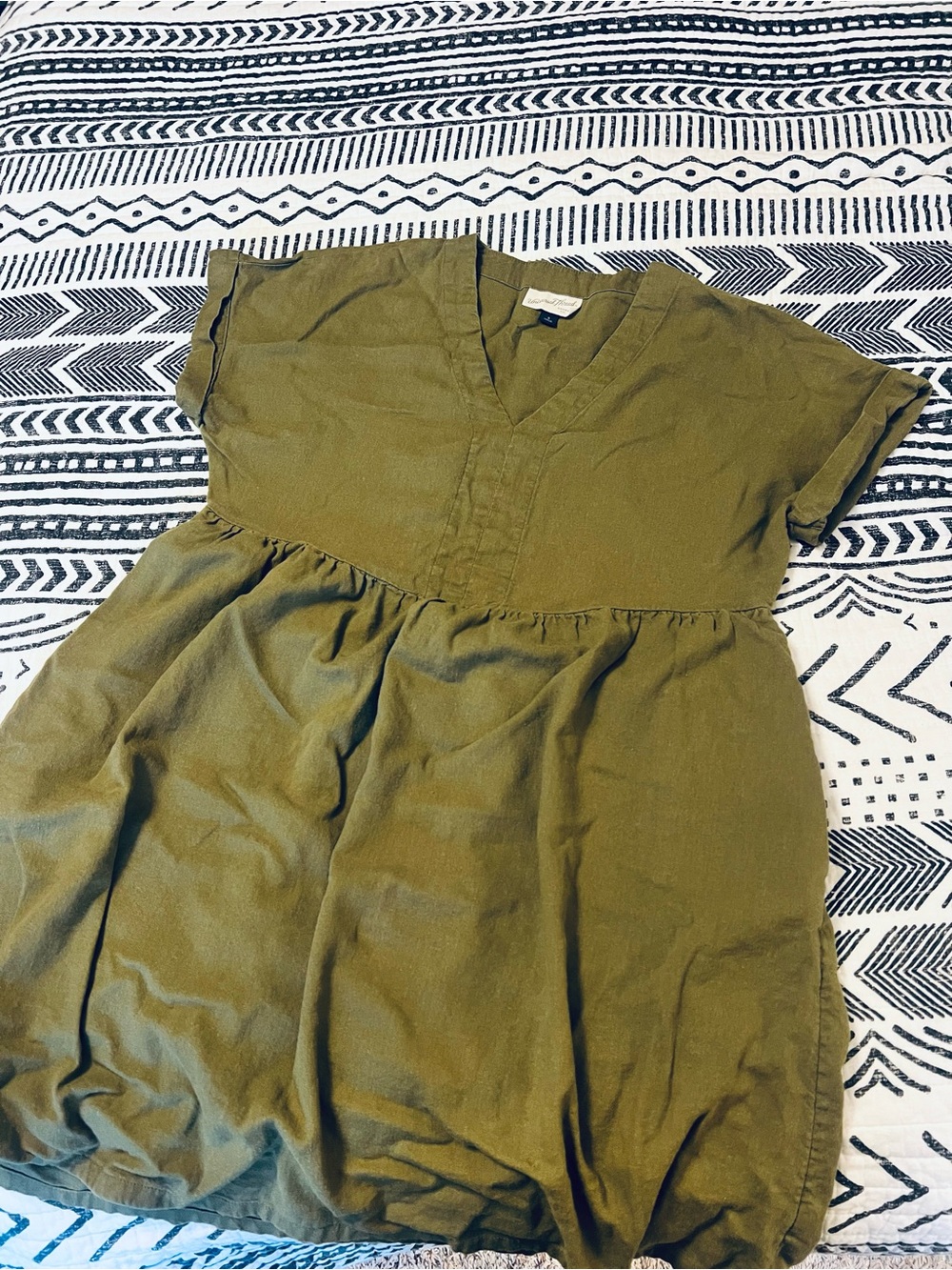Universal Thread Olive V-Neck Short Sleeve Babydoll Dress